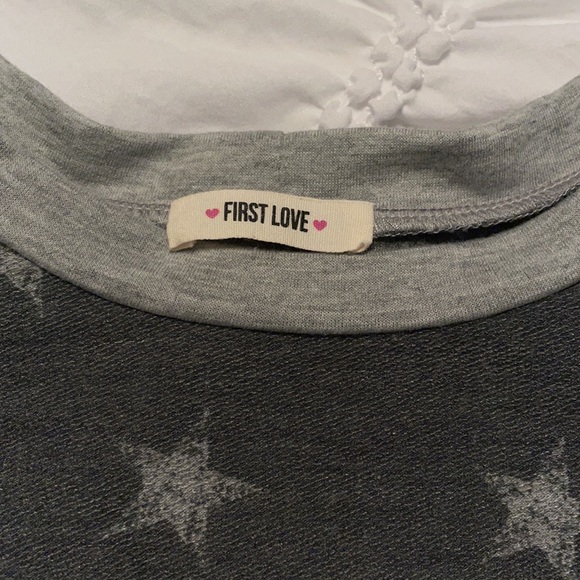 EUC  - First Love - size medium - gray long sleeve T-shirt with stars - Picture 3 of 8